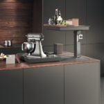 Gemotoriseerde hoekset QANTO PULL-OUT met ledverlichting en stopcontact, Antracietgrijs